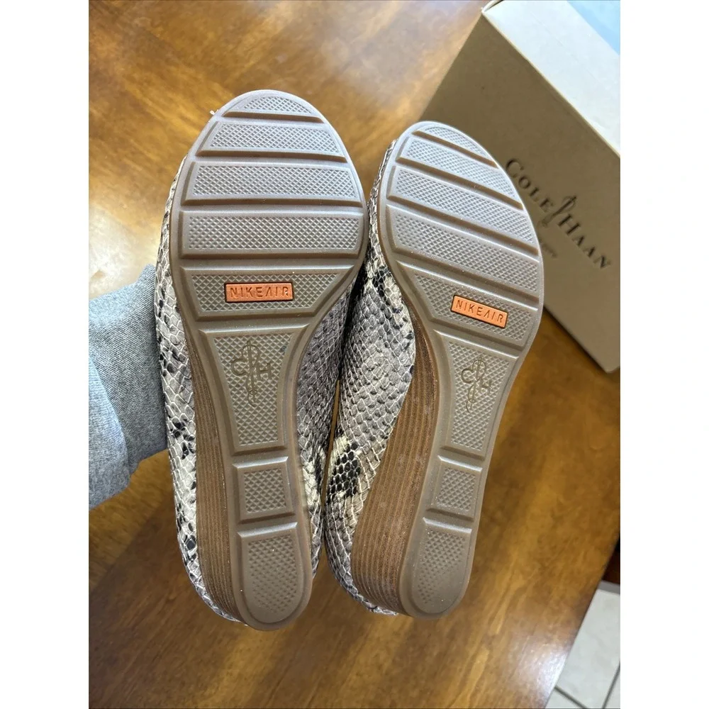 Cole Haan  Air Tallow Wedge 7.5 Ironstone Snake print Preowned W/ Box‎